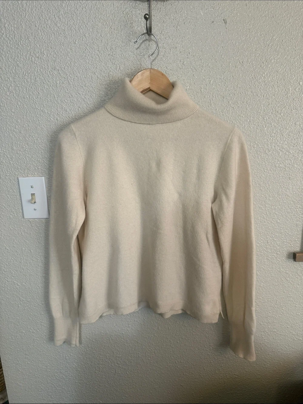 J. Crew Ivory 100% cashmere Turtleneck Sweater